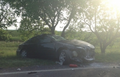 Accident la Stefan Voda. O masina cu numere din Ucraina s-a izbit de un TIR. FOTO Accident la Stefan Voda. O masina cu numere din Ucraina s-a izbit de un TIR. FOTO