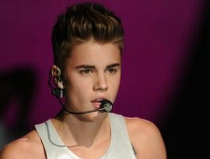 Justin Bieber, surprins de paparazzi intr-o tinuta foarte bizara. Cum s-a imbracat incar sa para ridicol Justin Bieber, surprins de paparazzi intr-o tinuta foarte bizara. Cum s-a imbracat incar sa para ridicol