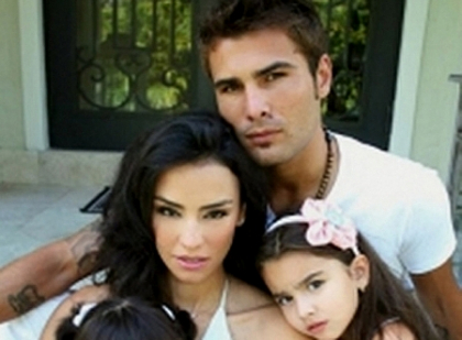 Adrian Mutu, mai fericit ca niciodata desi are datorii de 19 milioane de euro. Detalii despre viata lui Adrian Mutu, mai fericit ca niciodata desi are datorii de 19 milioane de euro. Detalii despre viata lui