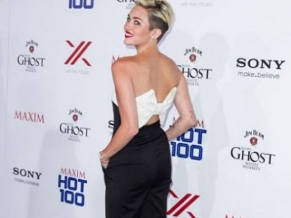 S-a facut de ras chiar in ziua in care a fost desemnata cea mai sexy femeie din lume. Ce gafa a facut Miley Cyrus S-a facut de ras chiar in ziua in care a fost desemnata cea mai sexy femeie din lume. Ce gafa a facut Miley Cyrus