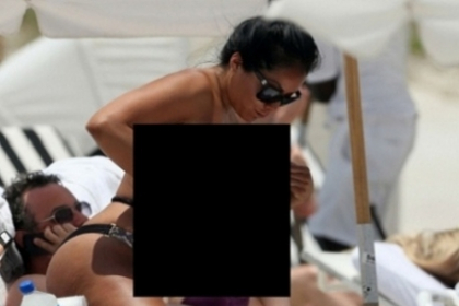 S-a dat in spectacol la plaja! Uite ce a facut o actrita porno - FOTO