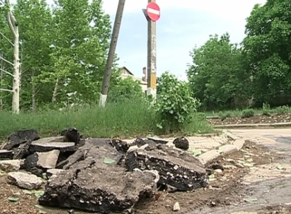 Drumuri inundate si acoperisuri distruse. Ultimul bilant dupa furtuna cu grindina care a lovit tara Drumuri inundate si acoperisuri distruse. Ultimul bilant dupa furtuna cu grindina care a lovit tara
