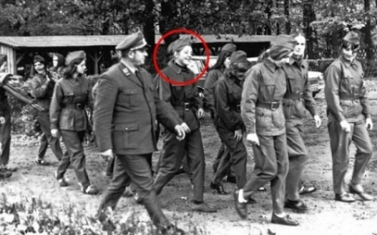 O fotografie din perioada comunista ar putea sa o compromita pe cancelarul german Angela Merkel O fotografie din perioada comunista ar putea sa o compromita pe cancelarul german Angela Merkel