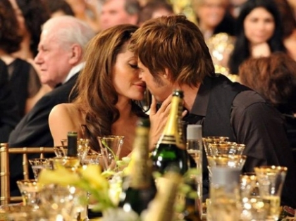 Decizie radicala luata de Brad Pitt, dupa dubla mastectomie suferita de Angelina Jolie Decizie radicala luata de Brad Pitt, dupa dubla mastectomie suferita de Angelina Jolie
