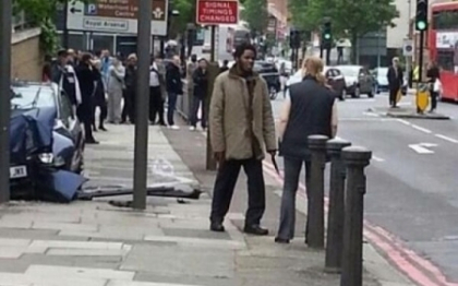 O femeie l-a sfidat pe unul din ucigasii militarului din Londra: "Nu era drogat sau beat, ci agitat"