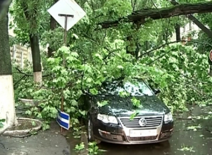 Meteorologii bat alarma: Furtuna se va repeta! Vezi in ce regiuni vor lovi intemperiile Meteorologii bat alarma: Furtuna se va repeta! Vezi in ce regiuni vor lovi intemperiile