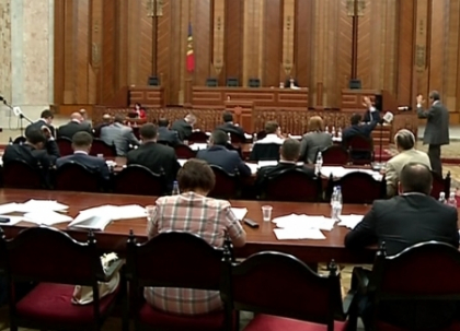 Sedinta de vineri a Parlamentului, amanata. Vezi motivul