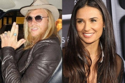 Demi Moore are un nou iubit cu 20 de ani mai tanar. Ce si-a implantat in organul genital ca s-o impresioneze Demi Moore are un nou iubit cu 20 de ani mai tanar. Ce si-a implantat in organul genital ca s-o impresioneze