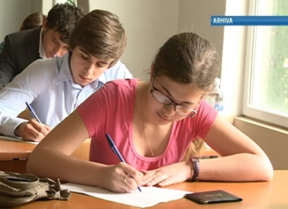 Fiecare al doilea elev copiaza la bacalaureat. Realitatea ingrijoratoare scoasa la iveala de un studiu Fiecare al doilea elev copiaza la bacalaureat. Realitatea ingrijoratoare scoasa la iveala de un studiu
