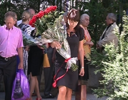 Cel mai iubit dintre moldoveni? Zeci de oameni au venit sa-l felicite pe Voronin. Ce daruri a primit