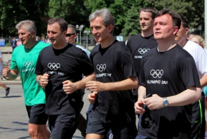 Olimpiada s-a mutat la Chisinau! Desi au pornit primii, politicienii au ajuns ULTIMII la cursa de alergari Olimpiada s-a mutat la Chisinau! Desi au pornit primii, politicienii au ajuns ULTIMII la cursa de alergari