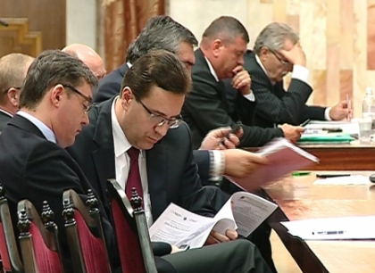 S-au inteles sa taca. Vezi declaratiile reprentantilor PLDM si PD dupa o noua runda de negocieri S-au inteles sa taca. Vezi declaratiile reprentantilor PLDM si PD dupa o noua runda de negocieri