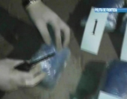 Droguri noi si... mult mai scumpe! Cum a vrut un moldovean sa treaca vama cu narcotice asupra sa Droguri noi si... mult mai scumpe! Cum a vrut un moldovean sa treaca vama cu narcotice asupra sa