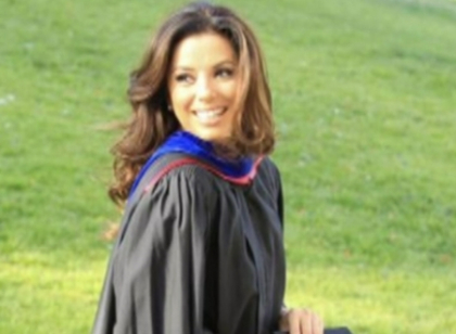 "Niciodata nu esti prea batran pentru a studia". Eva Longoria, masteranda la 38 de ani "Niciodata nu esti prea batran pentru a studia". Eva Longoria, masteranda la 38 de ani