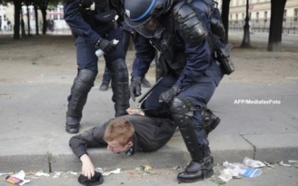 Violentele de la Paris in IMAGINI. 300 de arestari, dupa manifestatia impotriva casatoriilor gay