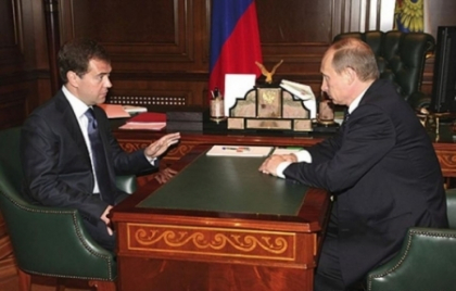 Medvedev ignora zvonurile privind iminenta sa DEMISIE: Am relatii amicale foarte bune cu Putin Medvedev ignora zvonurile privind iminenta sa DEMISIE: Am relatii amicale foarte bune cu Putin