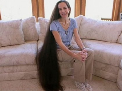 N-au vrut sa se tunda niciodata! Cum arata mama si cele 3 fiice, varianta vie a personajului Rapunzel N-au vrut sa se tunda niciodata! Cum arata mama si cele 3 fiice, varianta vie a personajului Rapunzel