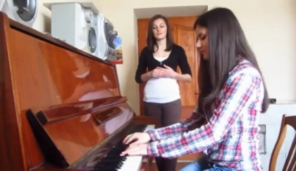 Mai bune decat Carla\'s Dreams? Uite cum au reinventat doua tinere una din celebrele piese - VIDEO
Mai bune decat Carla\'s Dreams? Uite cum au reinventat doua tinere una din celebrele piese - VIDEO