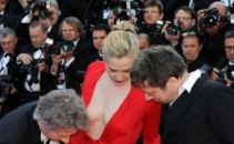 Cel mai stanjenitor moment de la Cannes! Ce vedeta si-a aratat lenjeria intima pe covorul rosu - FOTO