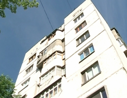 A avut un inger pazitor! O fetita de 2 ani a scapat ca prin minune dupa ce a cazut de la etajul 9 A avut un inger pazitor! O fetita de 2 ani a scapat ca prin minune dupa ce a cazut de la etajul 9
