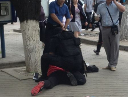 Au furat peste 1,5 milioane de lei, falsificand sute de carduri! Cum actionau indivizii retinuti de Fulger Au furat peste 1,5 milioane de lei, falsificand sute de carduri! Cum actionau indivizii retinuti de Fulger