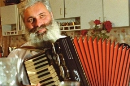 Baronul romilor, atractia serii la un concert. Asculta cum canta imnul tiganilor de pretutindeni - VIDEO