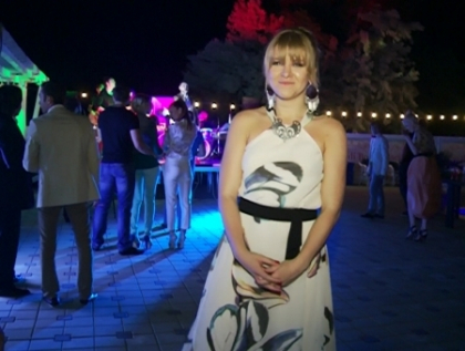 A facut o pasiune pentru spatele dezgolit! Cum s-a afisat Karizma la un eveniment monden - VIDEO
