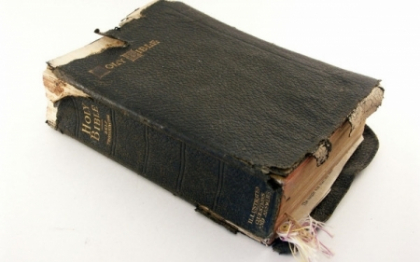 Ce a descoperit o femeie ascuns intr-o Biblie cumparata la mana a doua Ce a descoperit o femeie ascuns intr-o Biblie cumparata la mana a doua