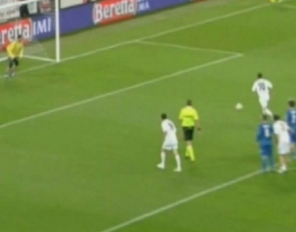 Fernando Alonso este bun nu doar la curse. Vezi ce super-scarita a marcat din penalty Fernando Alonso este bun nu doar la curse. Vezi ce super-scarita a marcat din penalty