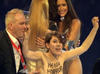 O activista GOALA a atacat-o pe Heidi Klum, IN DIRECT! Uite cum s-a intamplat asta - VIDEO