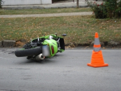 Grav accident in capitala! Doua persoane care mergeau pe o motocicleta, spulberate de o soferita Grav accident in capitala! Doua persoane care mergeau pe o motocicleta, spulberate de o soferita
