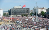 Imaginile infernului de pe strazile din Istanbul: 14 oameni, raniti in urma violentelor
