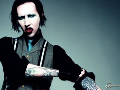 Fara machiajul lui strident, nu este deloc inspaimantator. Marilyn Manson, nemachiat - FOTO Fara machiajul lui strident, nu este deloc inspaimantator. Marilyn Manson, nemachiat - FOTO