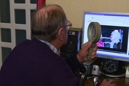 La 83 de ani navigheaza pe internet, isi face cumparaturile pe e-bay si asculta muzica pe Ipod La 83 de ani navigheaza pe internet, isi face cumparaturile pe e-bay si asculta muzica pe Ipod