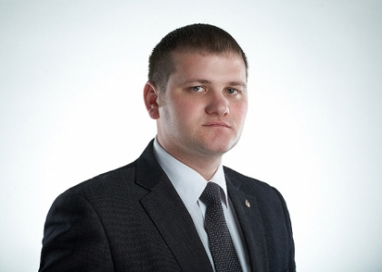 Munteanu: Interzicerea secerei si ciocanului, pretul pentru care PL a fost exclus de la guvernare Munteanu: Interzicerea secerei si ciocanului, pretul pentru care PL a fost exclus de la guvernare
