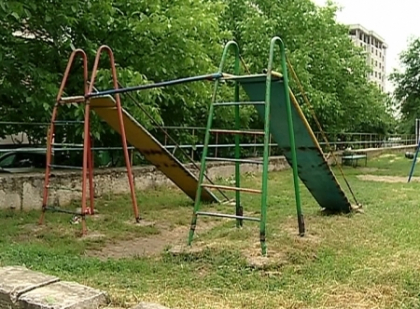 Made in Moldova! Ce solutie au gasit autoritatile pentru toboganele abrupte: "Au facut-o de mantuiala"