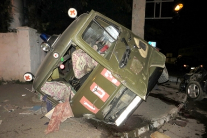 O ambulanta s-a rasturnat la Rabnita, dupa ce a fost lovita de un Audi. O femeie a murit pe loc O ambulanta s-a rasturnat la Rabnita, dupa ce a fost lovita de un Audi. O femeie a murit pe loc