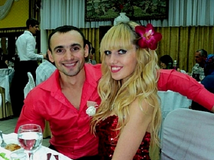 A facut sfoara in rochie de mireasa. Cum se joaca nunta la dansatori - VIDEO A facut sfoara in rochie de mireasa. Cum se joaca nunta la dansatori - VIDEO