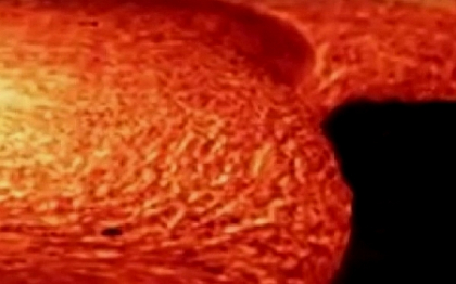 VIDEO. Imaginile pentru care isi risca zilnic viata. Lava unui vulcan, filmata de aproape