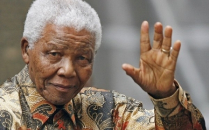 Nelson Mandela se lupta pentru viata sa in spital. "A venit vremea sa fie lasat sa plece" Nelson Mandela se lupta pentru viata sa in spital. "A venit vremea sa fie lasat sa plece"