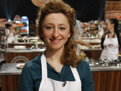 In bucatarie la Ana Rotaru, finalista MasterChef. Cu ce bucate isi alinta familia - VIDEO In bucatarie la Ana Rotaru, finalista MasterChef. Cu ce bucate isi alinta familia - VIDEO