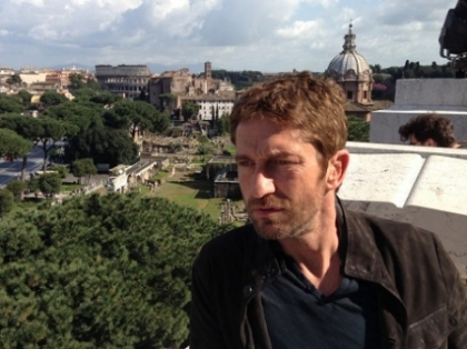 Gerard Butler are cel mai tare posterior: a spart nuci cu fundul -VIDEO Gerard Butler are cel mai tare posterior: a spart nuci cu fundul -VIDEO