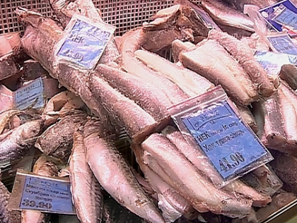 Bani pe gheata. Dintr-un kg de peste congelat pe care il cumparam, jumatate este apa Bani pe gheata. Dintr-un kg de peste congelat pe care il cumparam, jumatate este apa