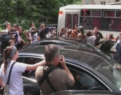 Activisti rusi, arestati la Moscova. Cer sa nu fie aprobata legea care interzice propaganda homosexuala Activisti rusi, arestati la Moscova. Cer sa nu fie aprobata legea care interzice propaganda homosexuala