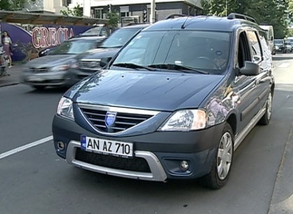 Lovita pe zebra de un taxi ce a trecut pe rosu! O femeie din capitala, la spital Lovita pe zebra de un taxi ce a trecut pe rosu! O femeie din capitala, la spital