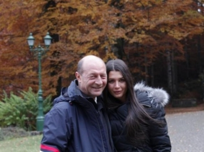 Marele secret, facut public. Traian Basescu a dezvaluit ce-i va aduce pe lume fiica sa Marele secret, facut public. Traian Basescu a dezvaluit ce-i va aduce pe lume fiica sa