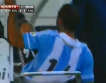 Partida dintre Argentina si Ecuador s-a lasat cu cea mai stupida eliminare Partida dintre Argentina si Ecuador s-a lasat cu cea mai stupida eliminare