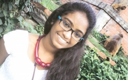 A crescut in cel mai mare cartier de prostitutie din India, acum e primita de 3 universitati de top