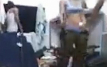 VIDEO. Tinerele din armata israeliana, implicate intr-un nou scandal. Cum s-au filmat in baraci