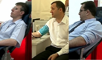Parada politicienilor in centrul capitalei. Faceti loc, Filat, Chirtoaca si Lupu vin sa doneze sange!